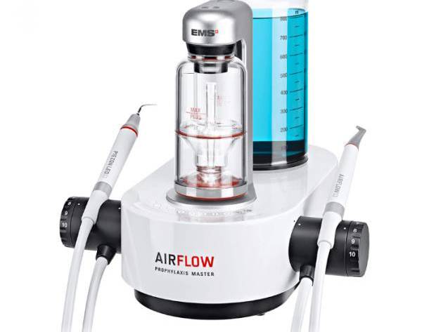 Airflow master - Tandsteenverwijdering - Professionele gebitsreiniging - Gebitsreinigingstechnieken - Tandplak verwijderen - Airflow gebitsbehandeling - Poetsbehandeling tandarts - Tandheelkundige luchtpolijsting - Gebitsverzorging met airflow - Professionele mondhygiëne - Caprelian - mondhygiënist